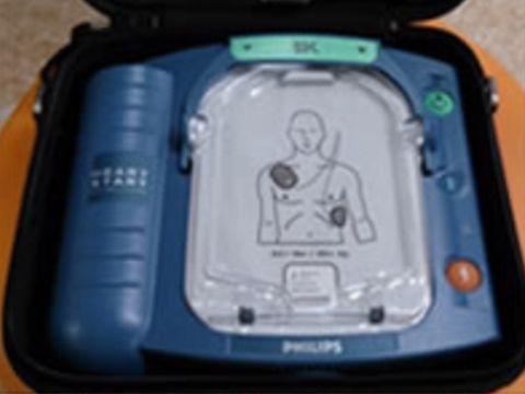 AED(自動体外式除細動器)